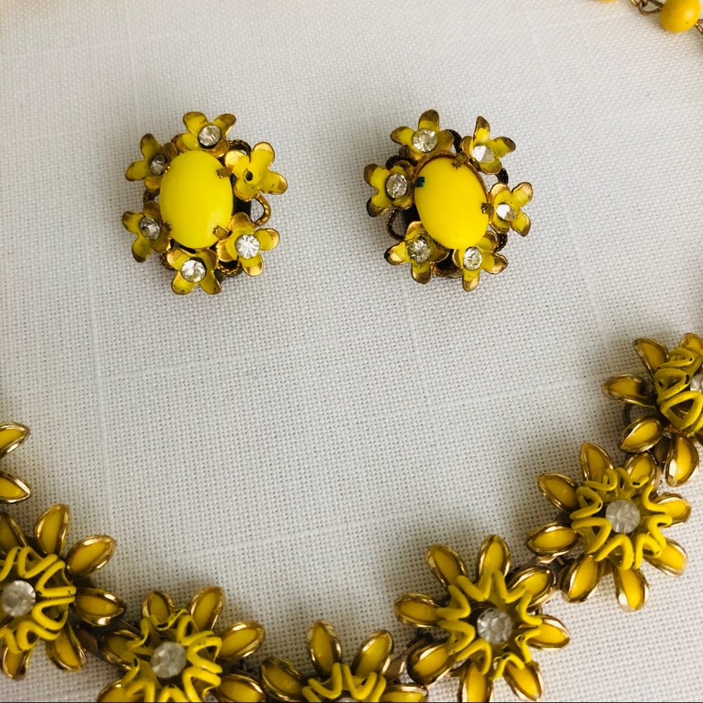 Vintage Austrian Made Necklace and Earrings - Picture 3 of 8